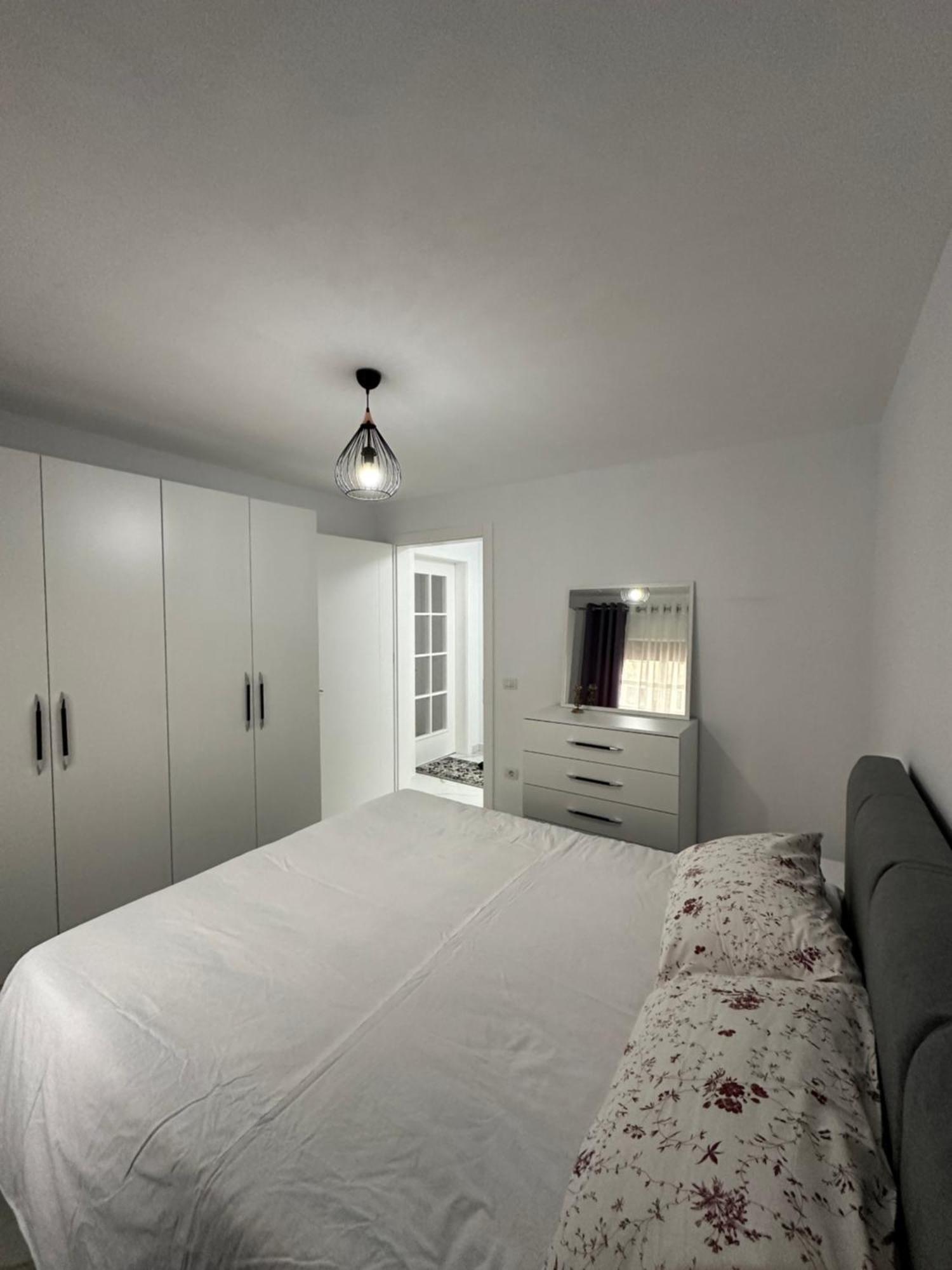 Elezi Apartment City Centre Tirana Bagian luar foto