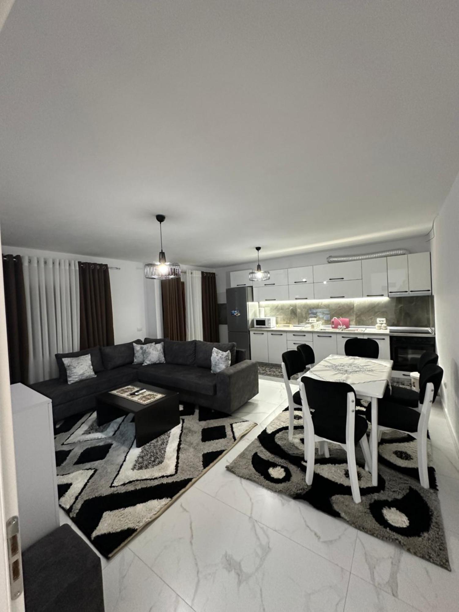 Elezi Apartment City Centre Tirana Bagian luar foto